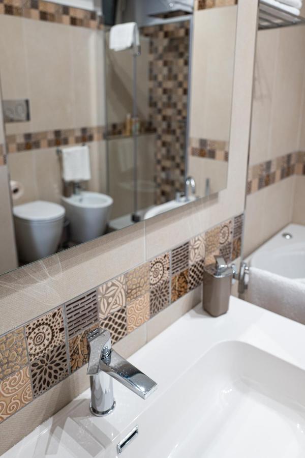 A Due Passi - Guest House Santo Stefano di Camastra Bagian luar foto